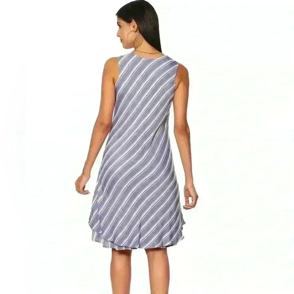 Parsley, in stage size small Octavia dress - Picture 2 of 13